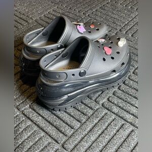 Women Black Crocs Iconic Comfort Mega Crush Clog Women’s Size 6